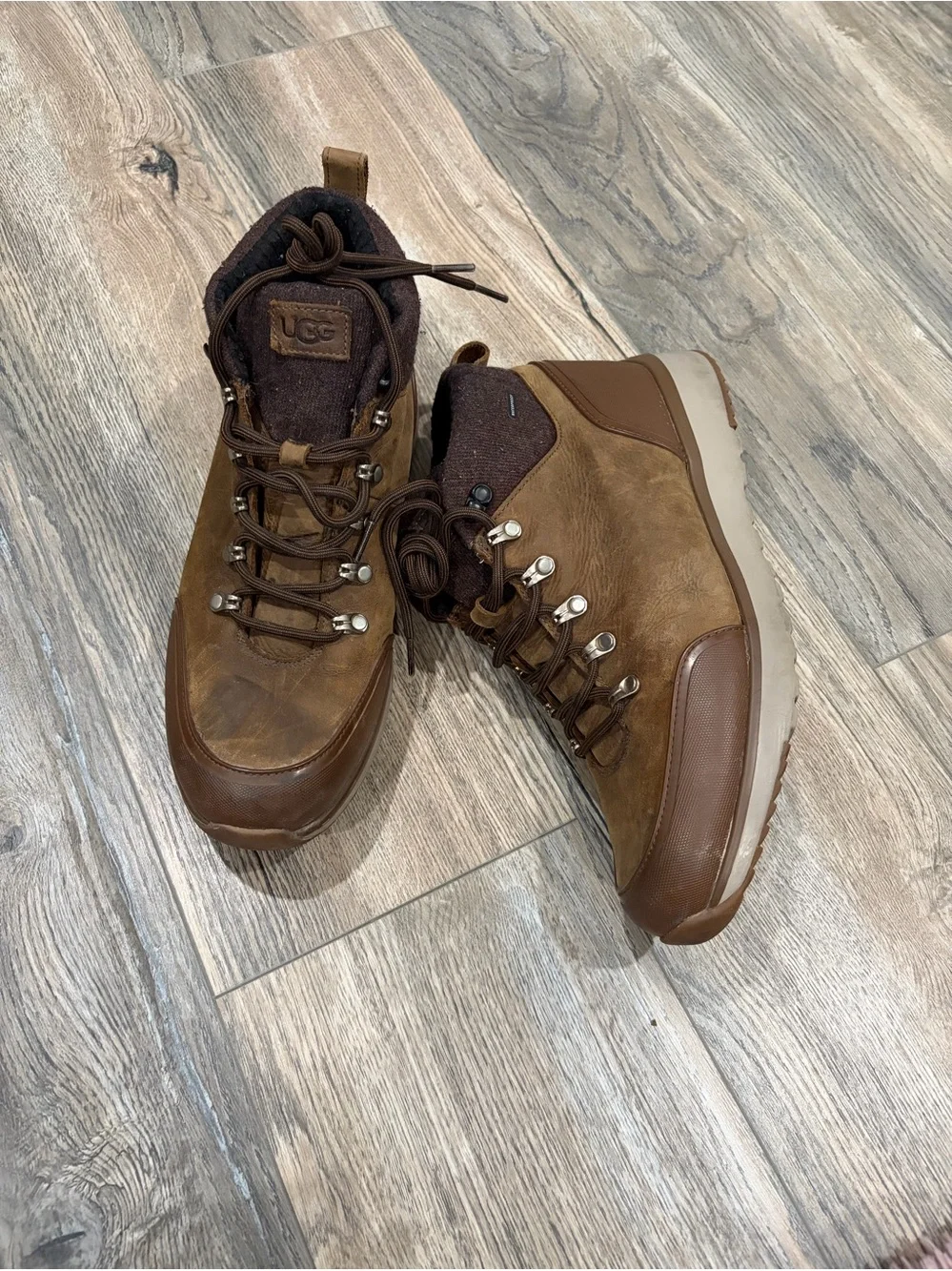 UGG Men’s Chestnut Brown Leather-Suede Outdoor Boots